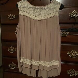 Cute Tank Top split in Back